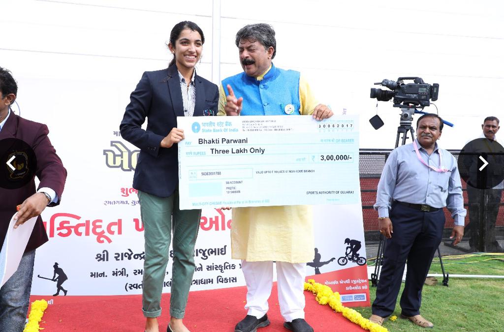 KumKum School Bhakti Parwani Tennis Winner